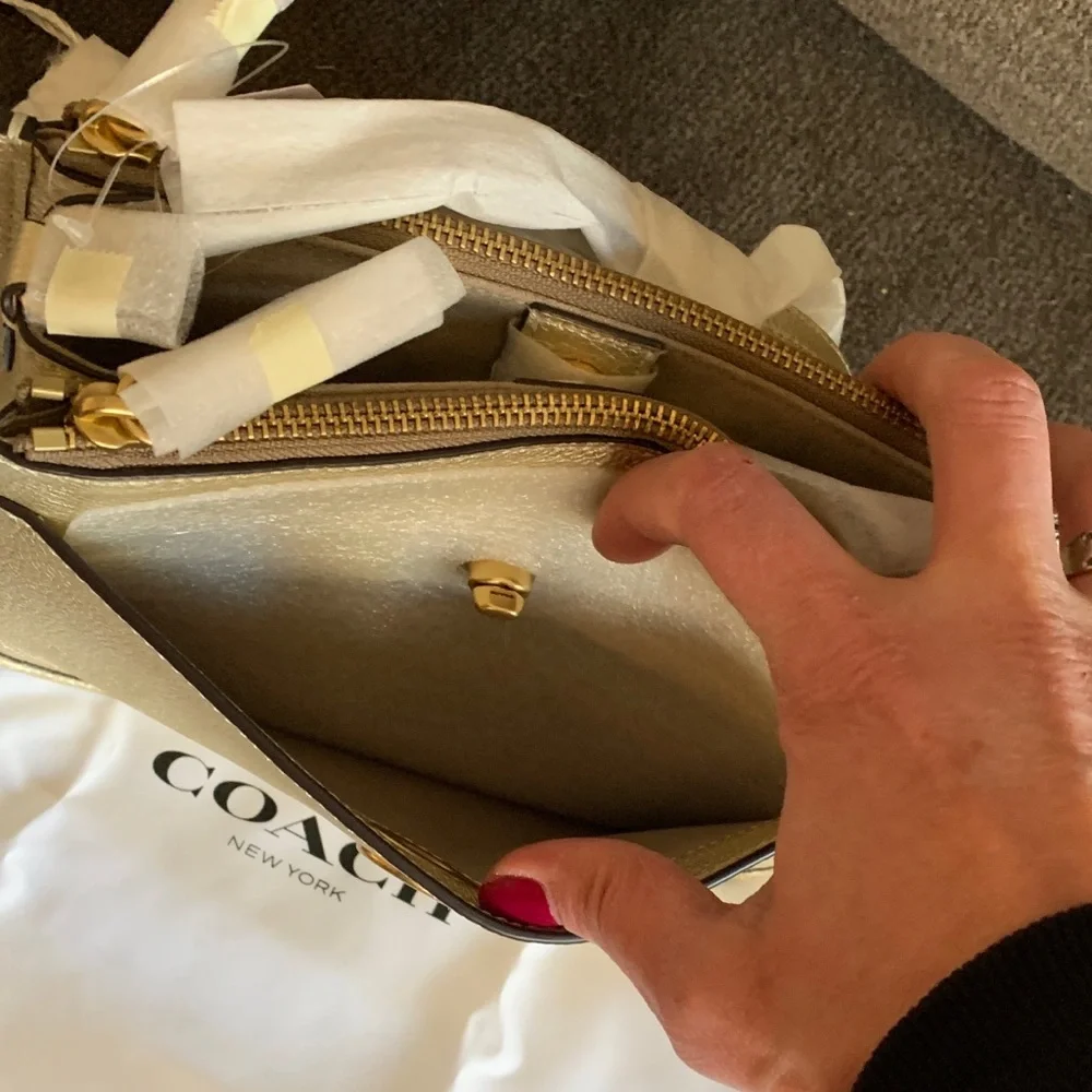 Authentic COACH 1941 Pebbled metallic gold leather 2 zip/Snap/Turnlock Crossbody - Picture 9 of 16